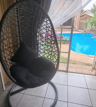 Ferienwohnung Funky Dot Sleeping Spot Kempton Park Exterior foto