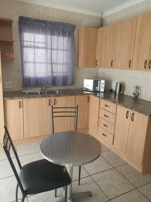 Ferienwohnung Funky Dot Sleeping Spot Kempton Park Exterior foto