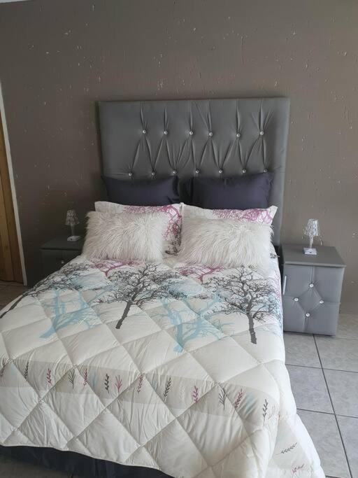 Ferienwohnung Funky Dot Sleeping Spot Kempton Park Exterior foto