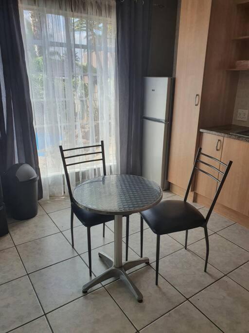 Ferienwohnung Funky Dot Sleeping Spot Kempton Park Exterior foto